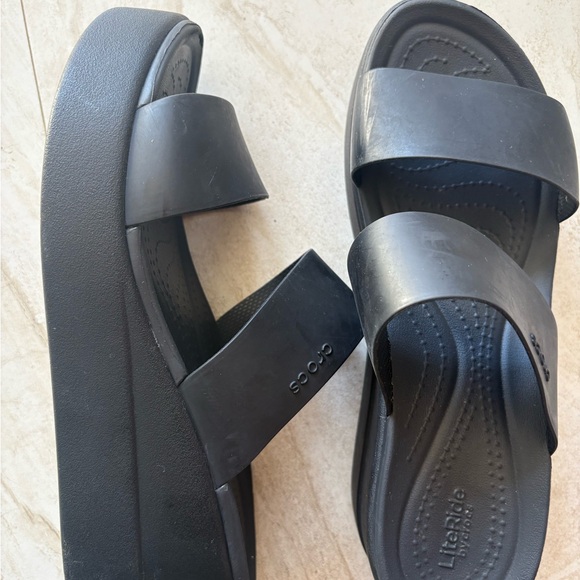 Crocs women’s Black Platform Slide Sandals size 9 - Picture 1 of 5
